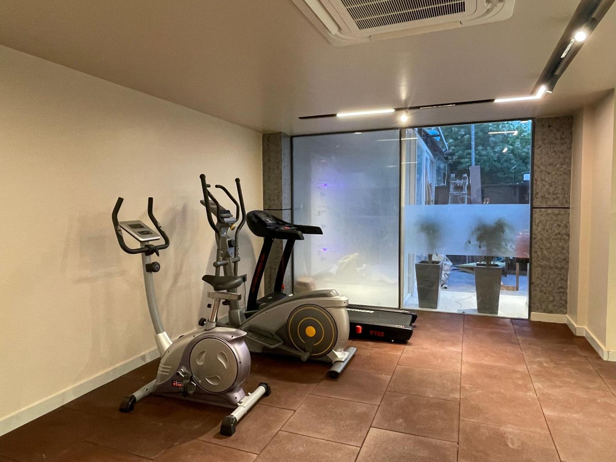 Saltstayz Premier - Near Golf Course Road & Sector 57 Gurgáon Kültér fotó
