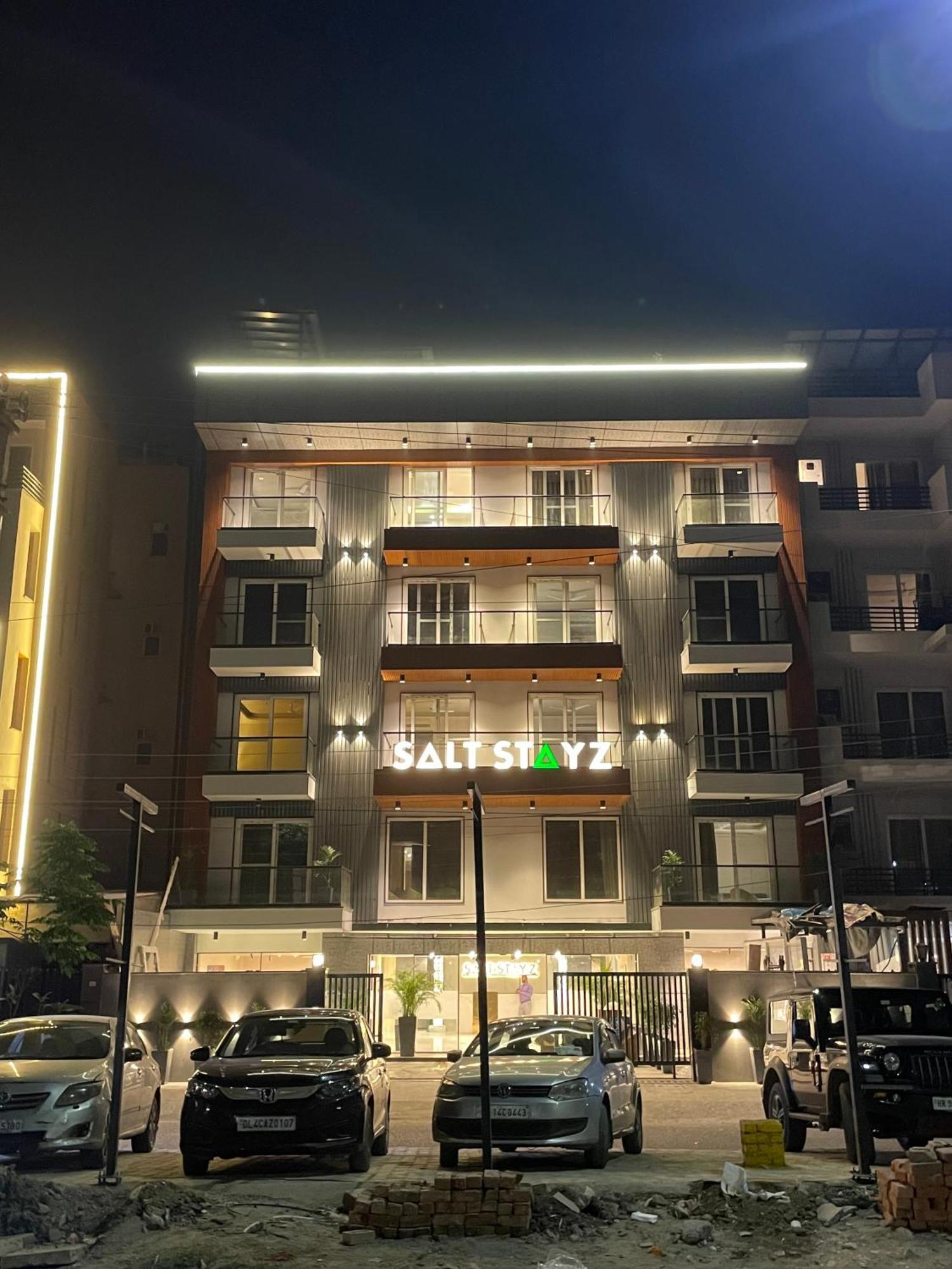 Saltstayz Premier - Near Golf Course Road & Sector 57 Gurgáon Kültér fotó