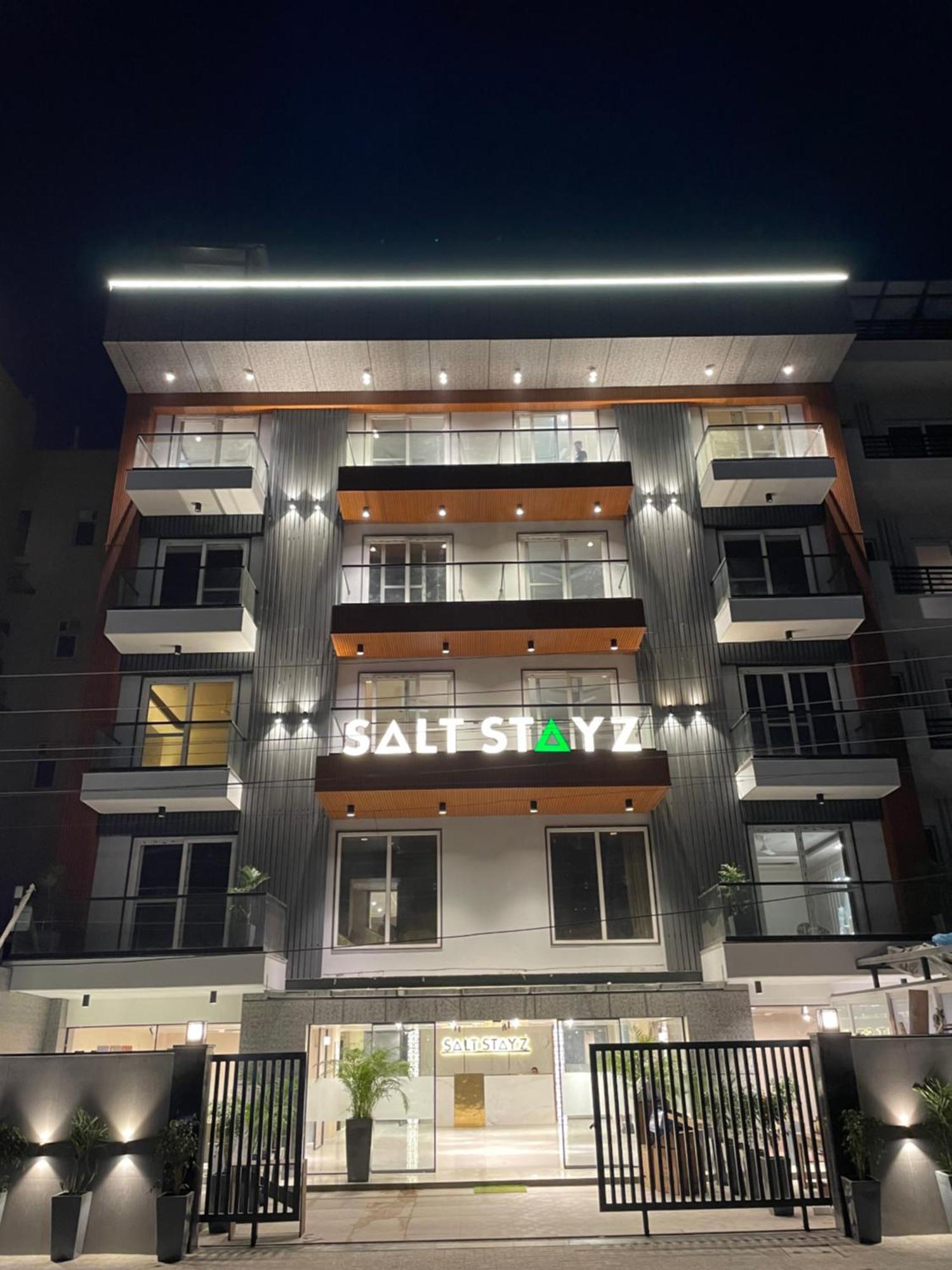 Saltstayz Premier - Near Golf Course Road & Sector 57 Gurgáon Kültér fotó
