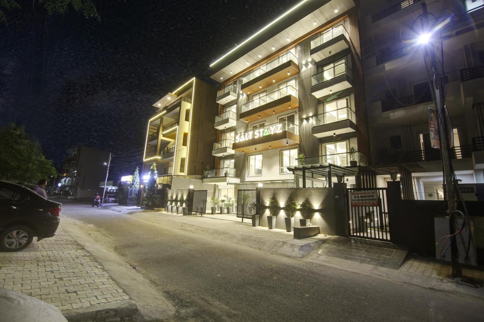 Saltstayz Premier - Near Golf Course Road & Sector 57 Gurgáon Kültér fotó