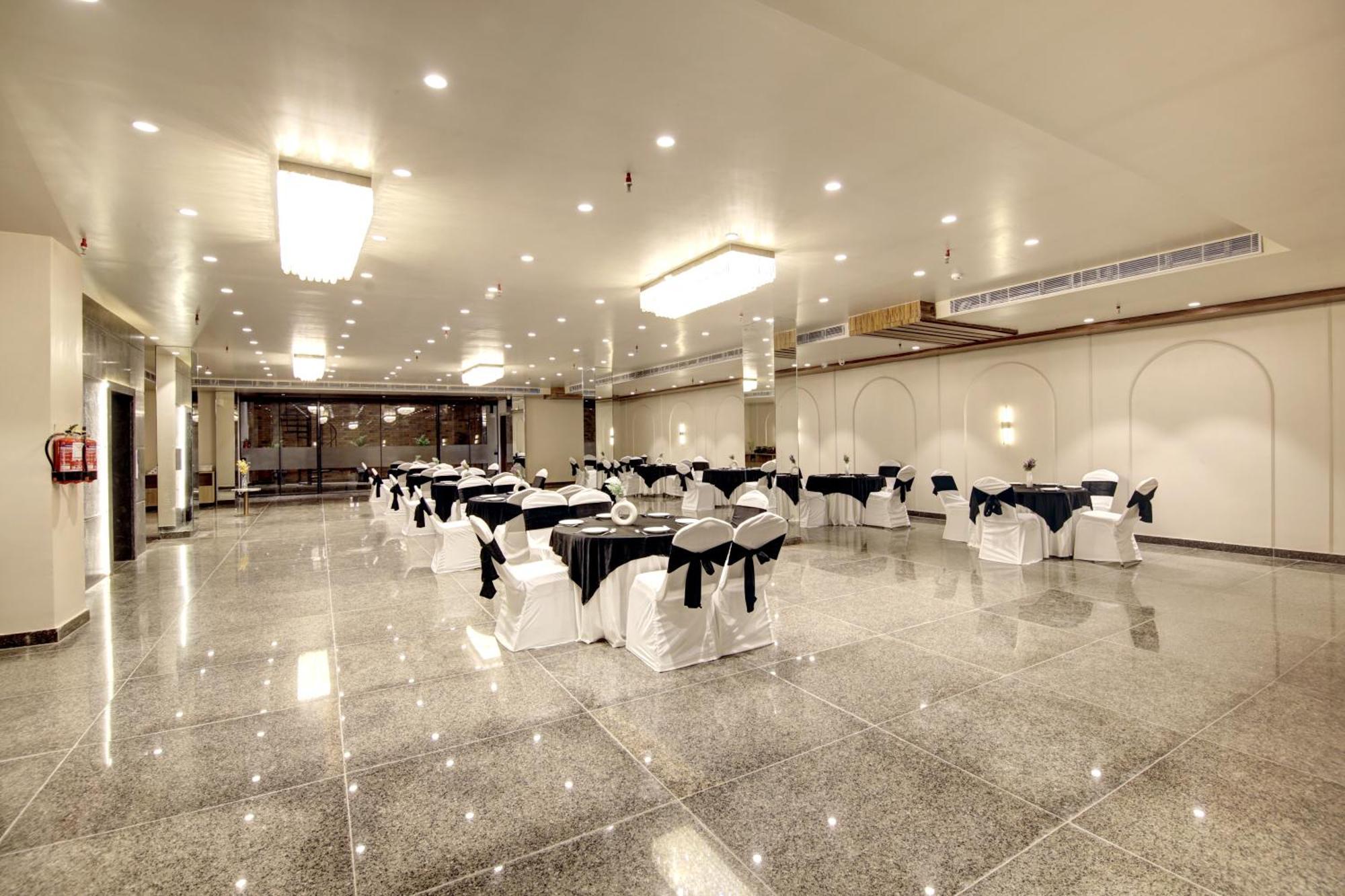Saltstayz Premier - Near Golf Course Road & Sector 57 Gurgáon Kültér fotó