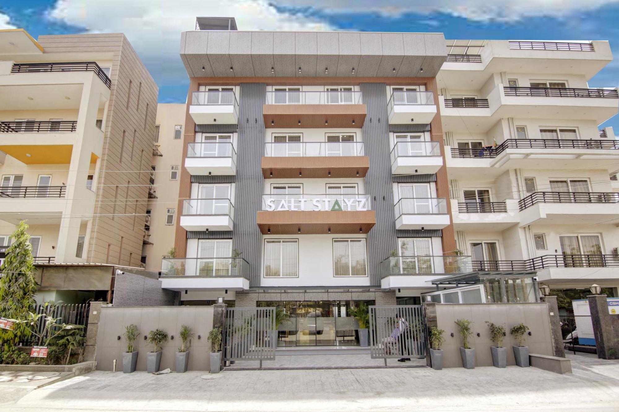 Saltstayz Premier - Near Golf Course Road & Sector 57 Gurgáon Kültér fotó